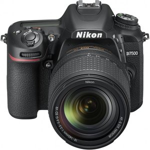 Nikon D7500 + AF-S DX NIKKOR 18-140 VR