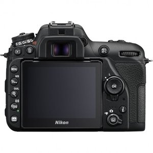 Nikon D7500 + AF-S DX NIKKOR 18-300 VR